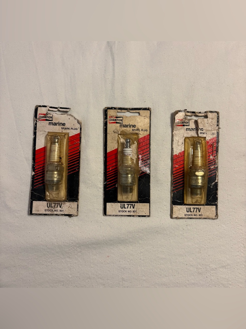 Vintage Champion UL77V Spark Plugs